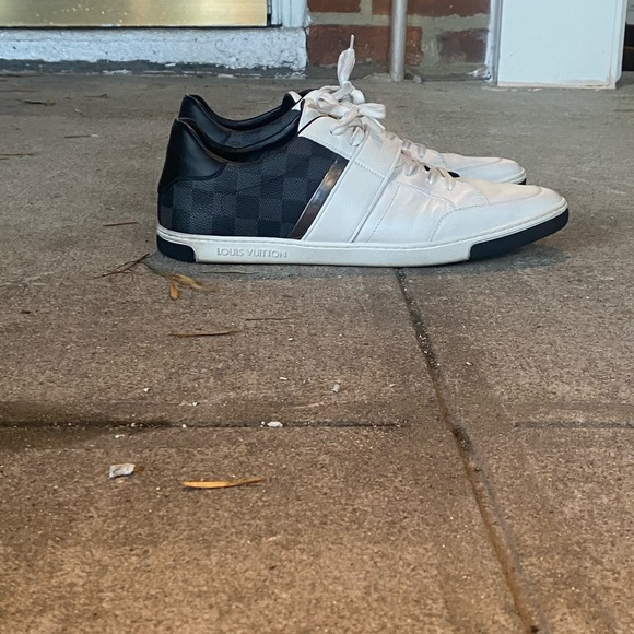 LOUIS VUTTON DAMIER AZUR BLACK AND WHITE SNEAKERS - Picture 7 of 8